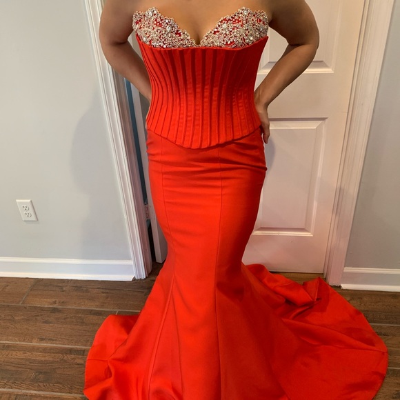 Sherri Hill, No. 50389, Size 6, Red - Picture 1 of 5